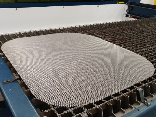 Special shape woven mesh sheet after laser cutting